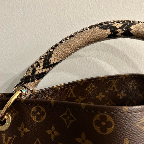 Louis Vuitton Artsy Python (price firm due to high fees on this site) - Picture 8 of 9